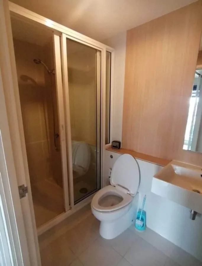 Sell Aspire Ratchada-Wongsawang Have a view of the pool and the train fully furnished room ready to move in can't reserve