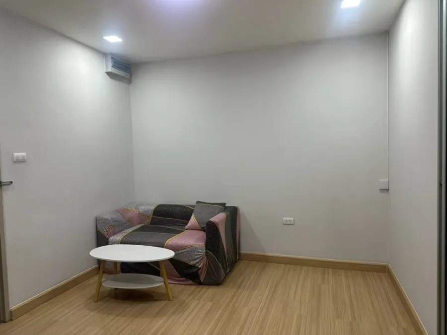 Smart Watcharapol apartment for rent. Fully furnished, ready to move in. Affordable price. Just bring your belongings and you can move right in!