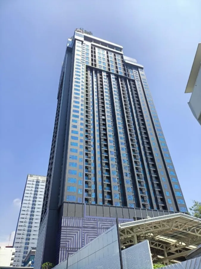 Selling down payment on Condo Life Phahon-Lat Phrao, high floor, good view, great price. Hurry and reserve it today.