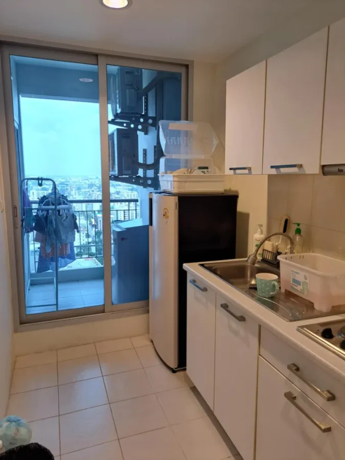 For rent: Life @ Ratchada-Sutthisan, 22nd floor, very high, beautiful city view, decorated in a minimalist style. If you're late, you'll miss out.