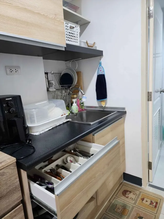 For rent: The Niche ID Seri Thai, blue-navy tone room, beautiful and comfortable to the eyes, complete facilities, don't miss it.