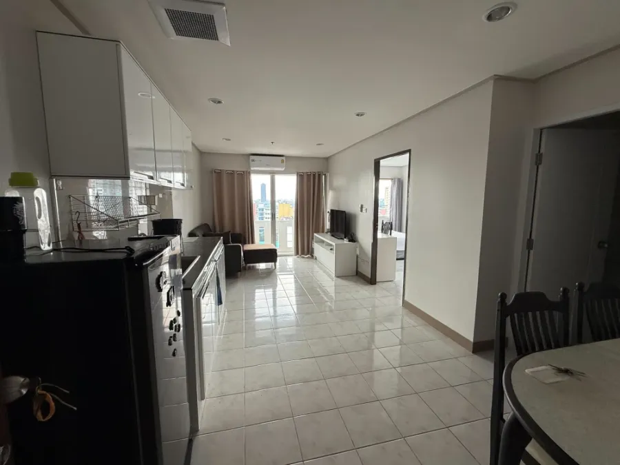 For rent: Commonwealth Pinklao, 9th floor, fully furnished, very livable. Book now, don't miss out!