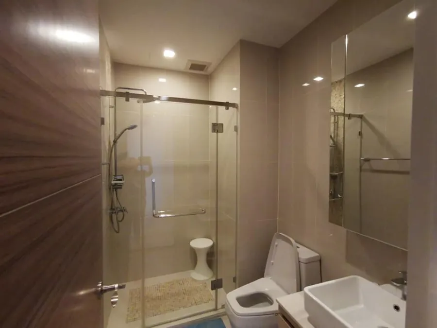 Condo for sale, Q Asoke Studio, 1 bath, high floor, fully furnished. Ready to move in, convenient transportation, urgent!!