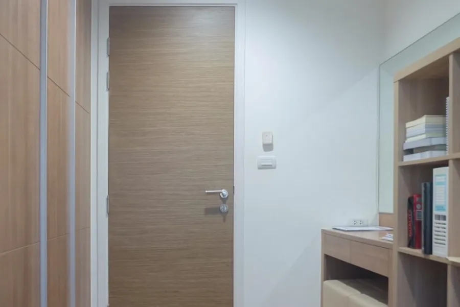 For sale: Rhythm Phahon-Ari, 34th floor, corner room, 2 bedrooms, fully furnished, ready to move in. Book now, urgent.