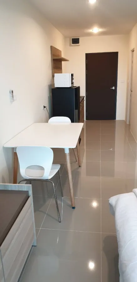 For rent Assakarn Place Srinakarin, beautiful room, furniture, ready to move in. Book now.
