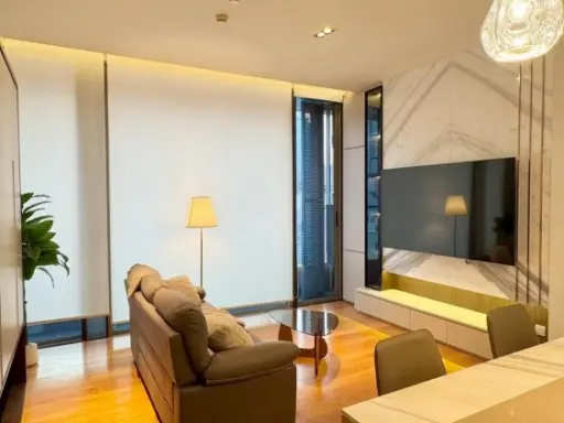 Condo for rent, Saladaeng One, 7th floor, corner room, very private, fully furnished and decorated with marble throughout the room, urgent