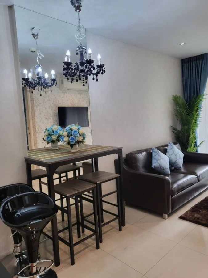 For rent: Atlantis Condo Resort Pattaya, 3rd floor, pool view, fully furnished. Install wallpaper throughout the room. Reserve now.