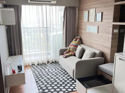 For sale: The Trust Condo Ngamwongwan. The room is decorated simply, the color tones are pleasing to the eye, and you will definitely feel comfortable