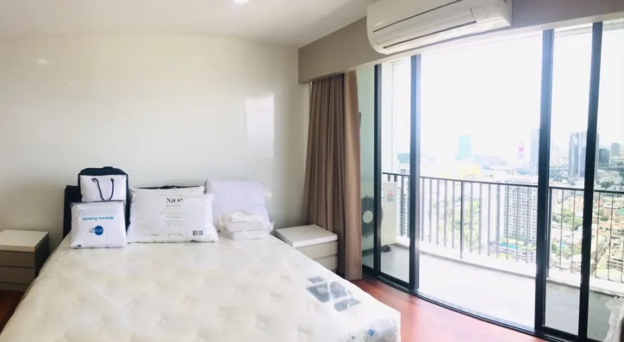 Urgent sale!! Condo The Issara Ladprao, 3 bedrooms, 3 bathrooms, built-in furniture, ready to move in, book now!!