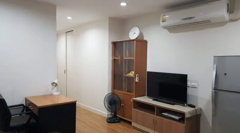 ให้เช่า จามจุรี สแควร์ เรสซิเด้นส์ ห้องหันไปทางทิศใต้ เฟอร์นิเจอร์พร้อมอยู่ ราคาพิเศษ ห้ามพลาด