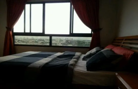 Lumpini Ville sukhumvit 77 @BTS On Nut for rent 11,500 baht, fully furnished, with a swimming pool.