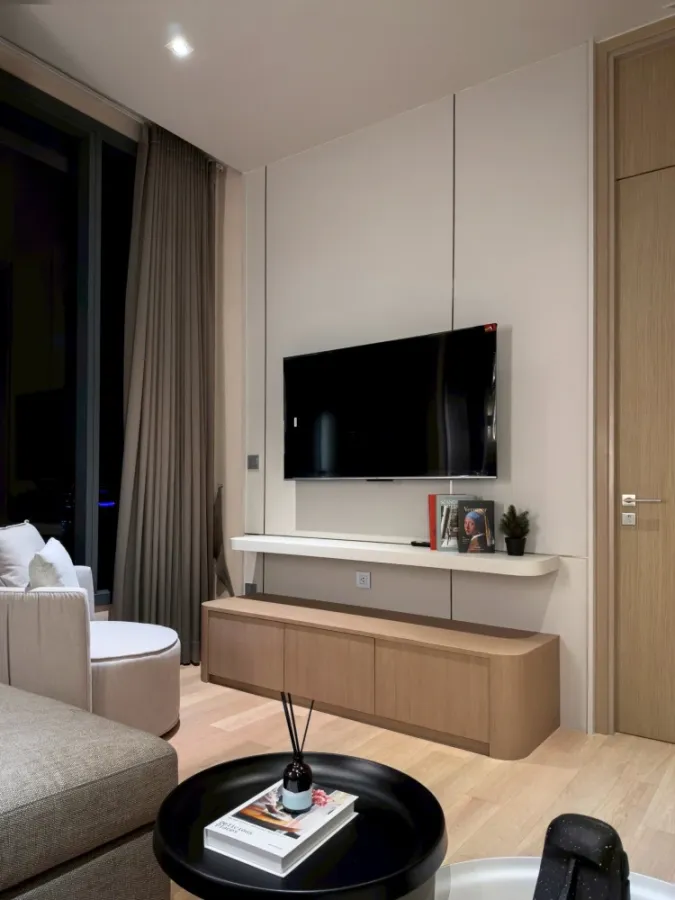 For rent: The Esse Asoke, high floor, spacious area, excellent built-in decoration, very beautiful room number, book now before you miss out.
