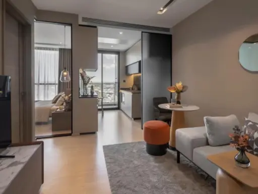 For rent: The Room Sukhumvit 38, spacious room. Very beautifully decorated. Comes with a built-in kitchen. You can't miss it.
