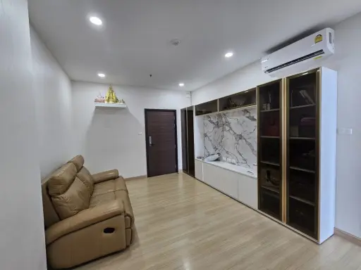 For sale Supalai Loft, Yaek Fai Chai Station. With built-in furniture, a large bed, a sofa that can sleep. Book now. images