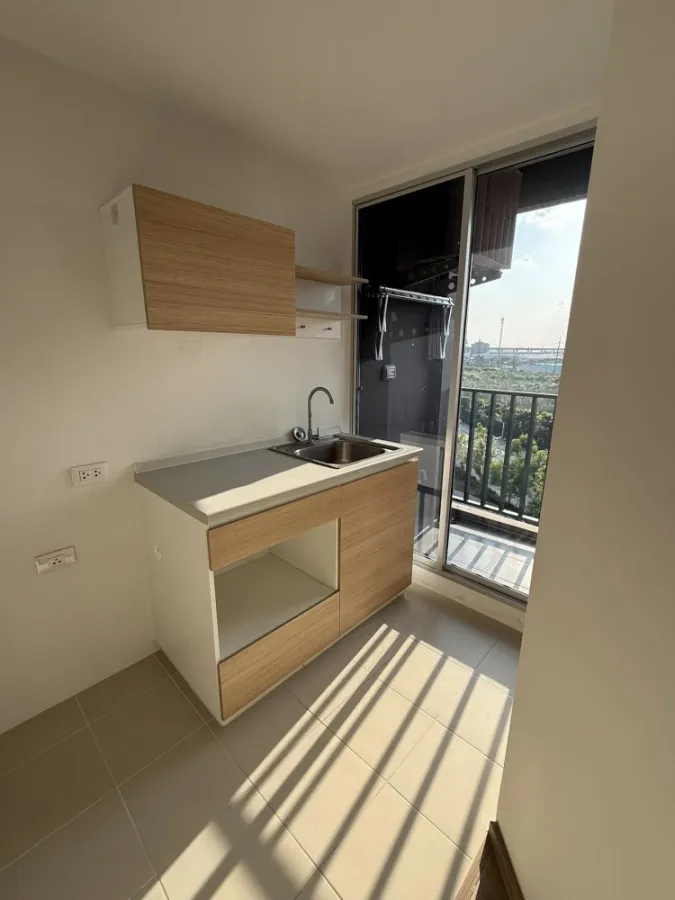 Selling Sena Kith Bangna - KM.29, 5th floor unit. Fully furnished with complete amenities. Great location. Don't miss out!