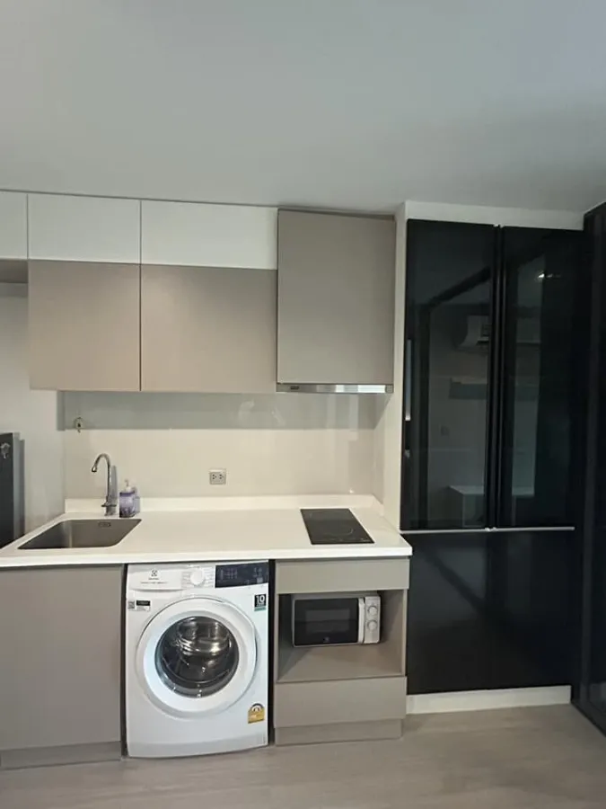 For rent: Life Ladprao, fully furnished, Buit-In, decorated in a simple, minimal style. If interested, hurry and reserve it.