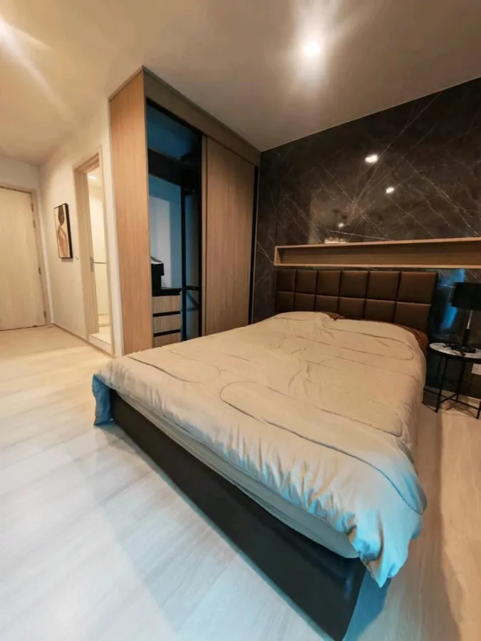 For rent: Life One Wireless, 19th floor, corner unit, fully furnished, very livable. Book now, don't miss out!