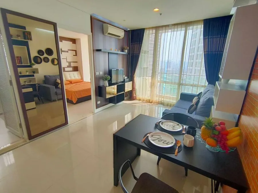 TC Green Condo for sale, decorated room ready to move in, modern chic comtemp style, you can't miss it.