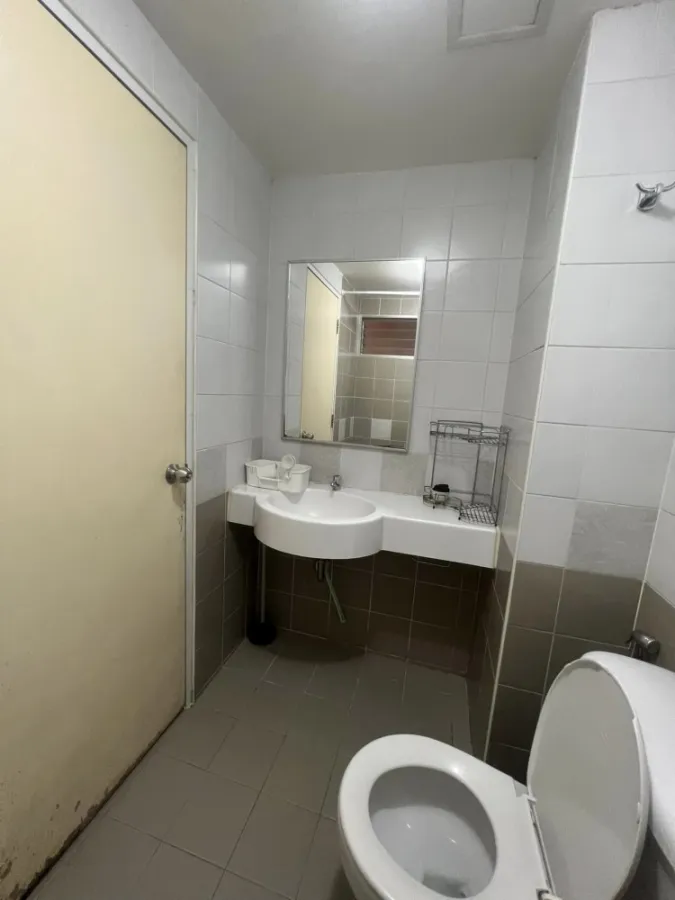 For rent Lumpini Town Bodindecha-Ramkhamhaeng. Install wallpaper throughout the room. Plus all electrical appliances. If interested, reserve quickly.