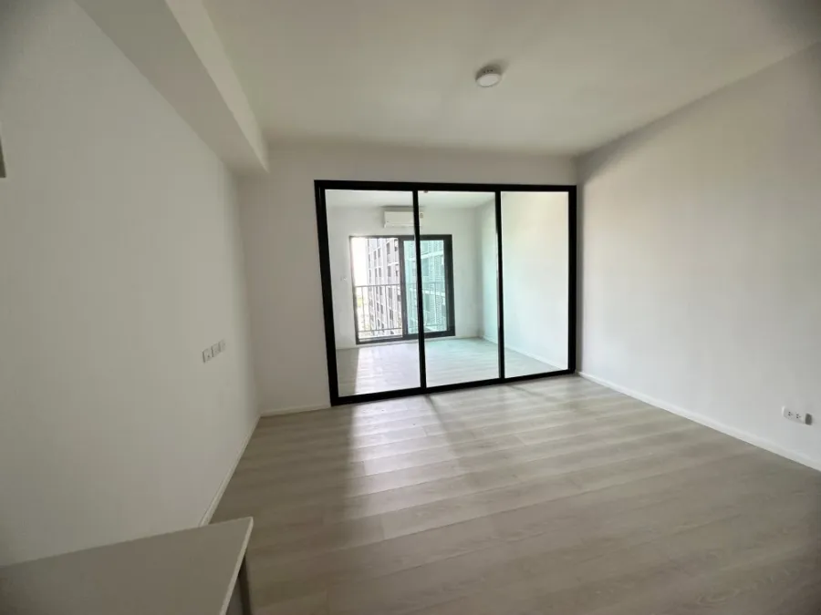For sale rent: A space Mega, empty room. Room decorating enthusiasts shouldn't miss this. Good location, beautiful view. Reserve now.