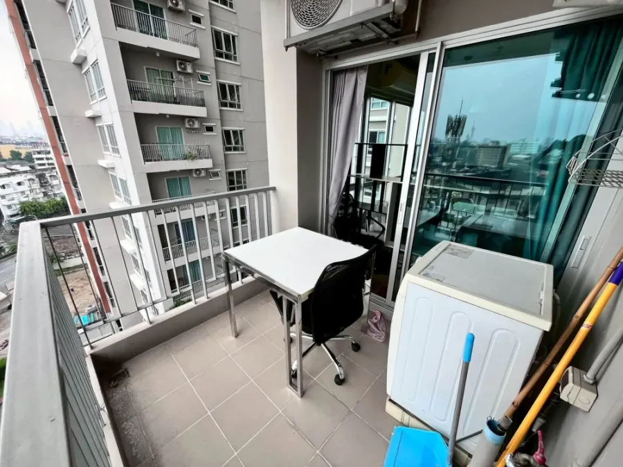 For sale or rent: Motif Sathorn-Wongwian Yai. Spacious and comfortable unit with efficient use of space. Move-in ready; just bring your belongings. Do