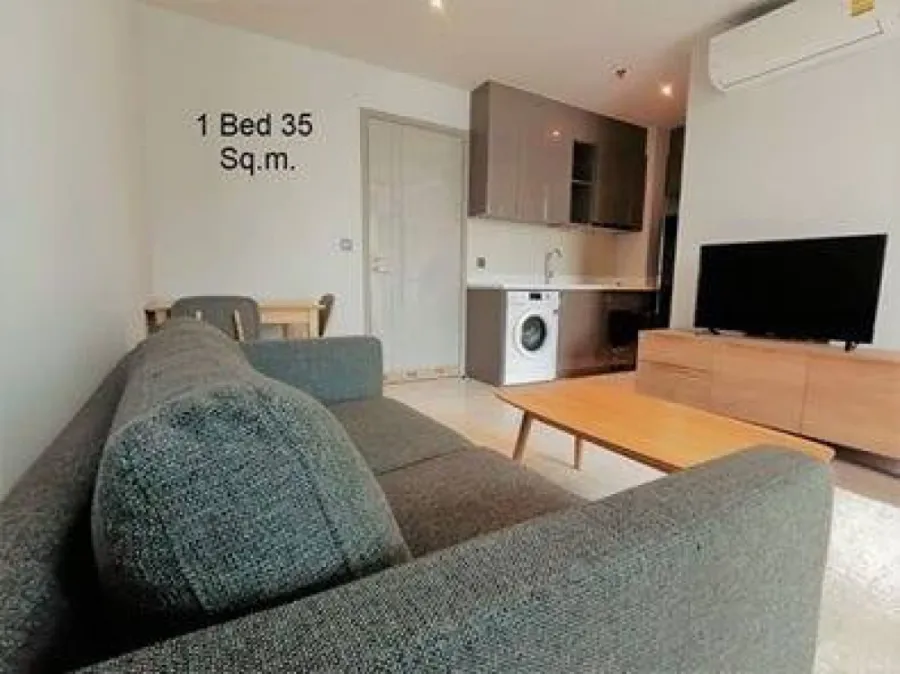 Rhythm Ekkamai for rent, beautiful room, minimalist style, cool, furnishings, tone control, very wide interior High floor, great view, book now.