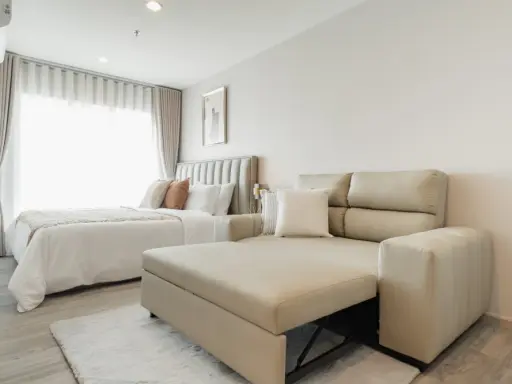 For rent: Regent Home Bangna. Beautifully decorated room with a coordinated color scheme, fully furnished with all amenities. What are you waiting for