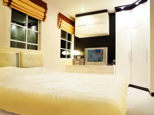 ขาย คอนโด จอห์นนี่ ทาวเวอร์ ห้องมุม ทิศตะวันตกเฉียงใต้ เฟอร์ครบ ใกล้รถไฟฟ้า เข้าอยู่ได้เลย images