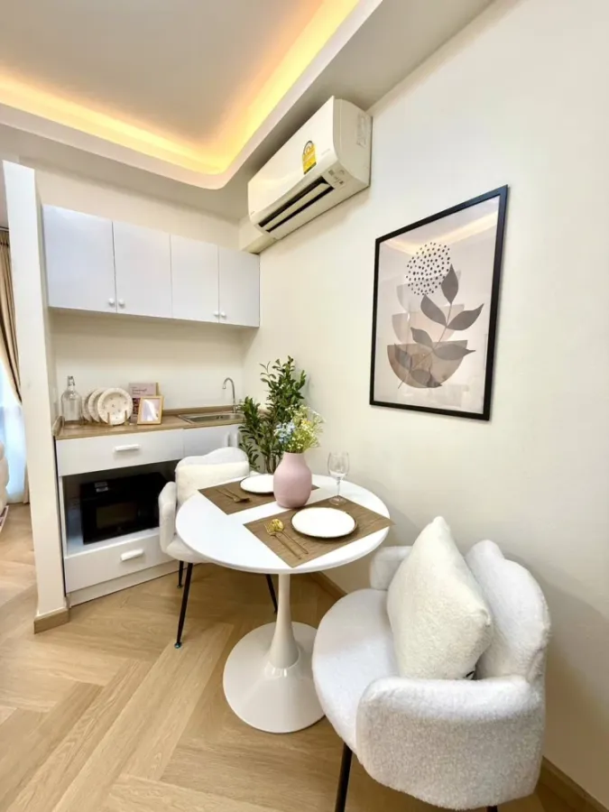 For rent: Garden Asoke-Rama 9, beautiful room, decorated in a theme, fully furnished, just bring your bags and move in!