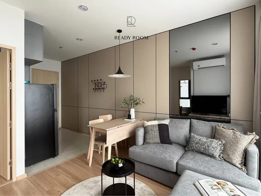 For rent: Skyrise Avenue Sukhumvit 64, room on the 35th floor, very high, fully furnished with built-in furniture throughout the room, move in now, do