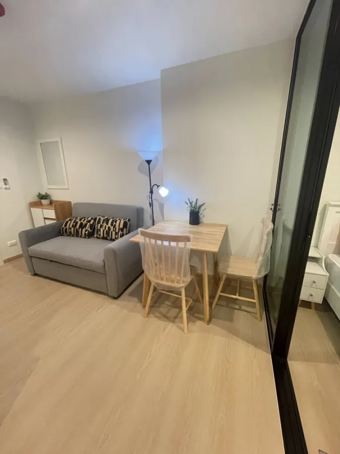 Condo for rent at Terra Residence Phase 1. The unit is partitioned into separate, clearly defined zones. Amazing price! Book now, don't wait!