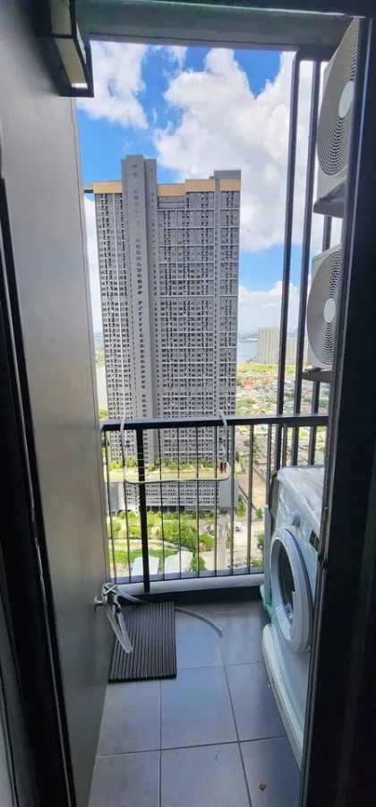 For rent: The Politan Rive, 37th floor, north side, fully furnished, not too expensive, reserve quickly before you miss out.