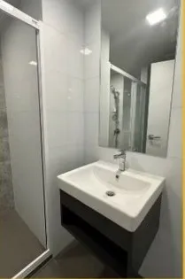 For rent Atmoz Oasis Onnut ห้องกั้นแยกชัดเจน แบ่งโซนลงตัว รีบมาจับจองเลย อย่าพลาดเด็ดขาด