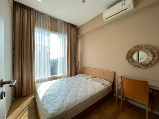 For rent: The Saint Residences, 40th floor, highest floor, fully furnished, hurry and reserve before you miss out.