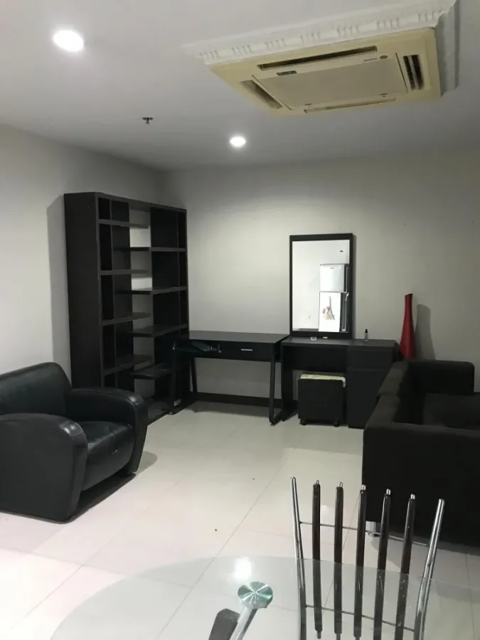 ปล่อยเช่า คอนโด สุขุมวิท ลิฟวิ่ง ทาวน์ ห้องกว้าง พื้นที่ใช้สอยเพียบ เฟอร์ครบชุด รีบจองเลย