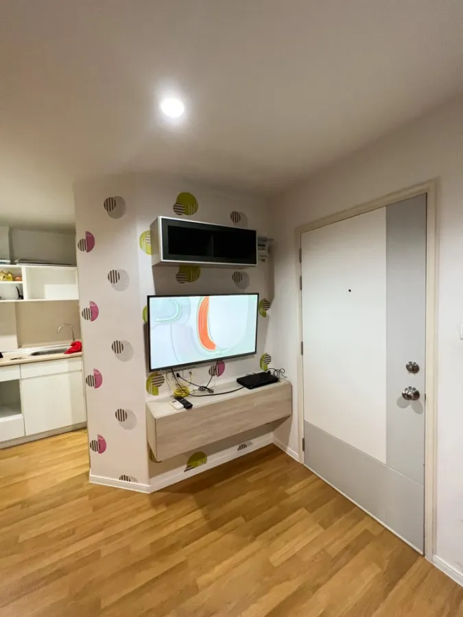For rent: Lumpini Place Suksawat - Rama 2, room with outstanding beautiful wallpaper. Beautiful city view. Hurry and grab it.
