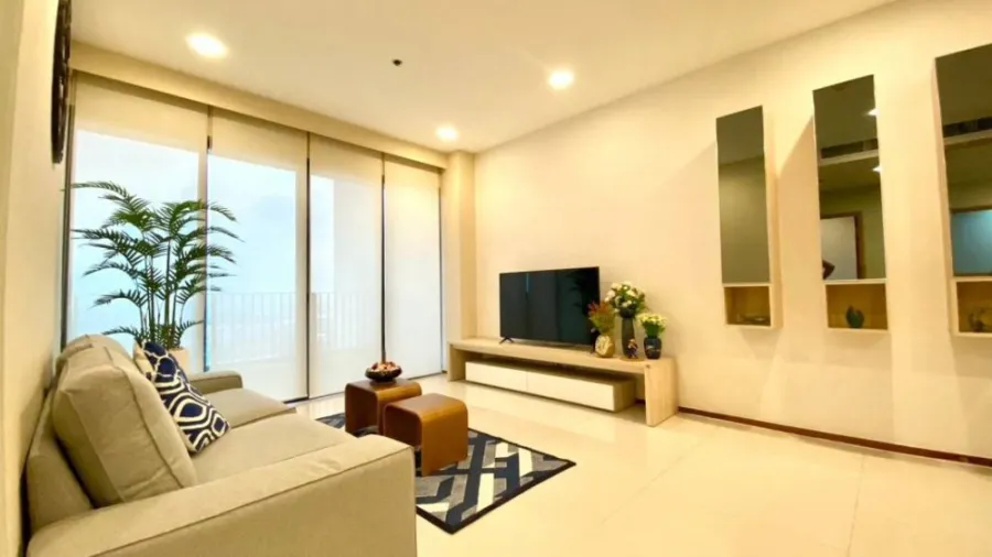 For rent: The Emporio Place, high floor, east facing, panoramic view of the sky and river, good wind, good sunshine.