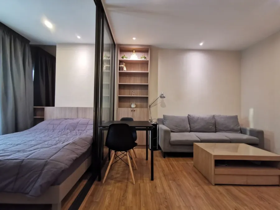 For rent: The Tree RIO Bang-Aor Station, 33rd floor, Rama VIII Bridge view, fully furnished, very livable. Book now!