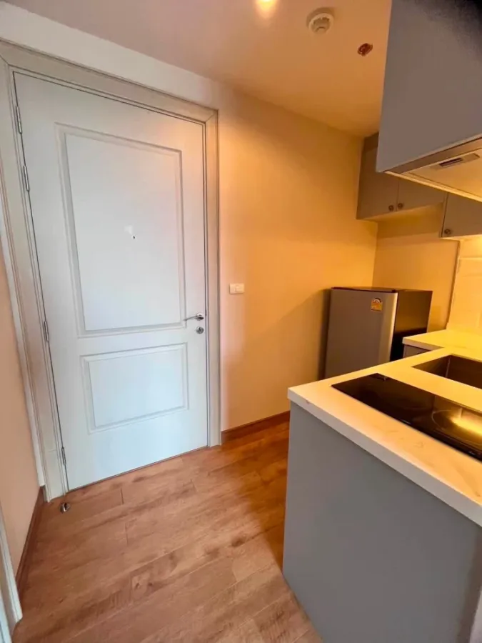 Selling The Editor condo, 20th floor. Fully furnished with all amenities. Unobstructed view. Book now!