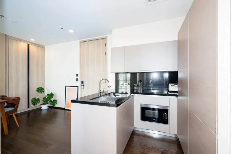 For rent: The XXXIX Sukhumvit 39, 2 bedrooms, spacious living area, fully furnished. Book now!