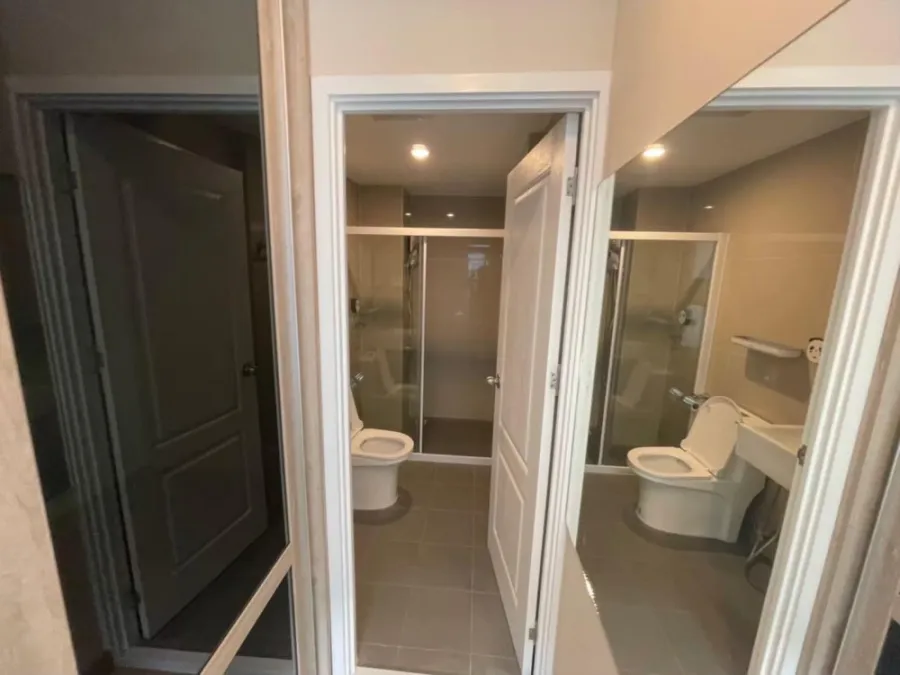 For rent: The Indeed Condo Amata, 4th floor, great view of the pool. The room is well decorated, low price, book now.