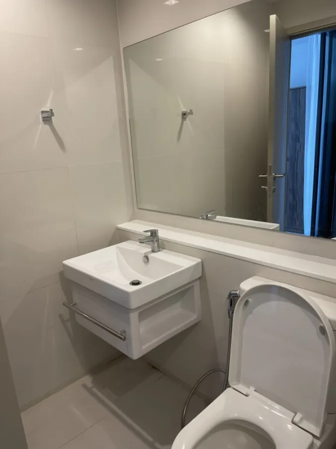 For rent Life Ladprao, beautiful room, high floor, beautiful view, can't go wrong.