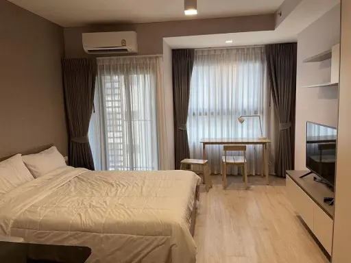 For Sale or Rent Urgent!! Ideo Sathorn-Wongwian Yai Condo, beautiful unit, fully furnished and ready to move in. Don't miss out! Act fast!!