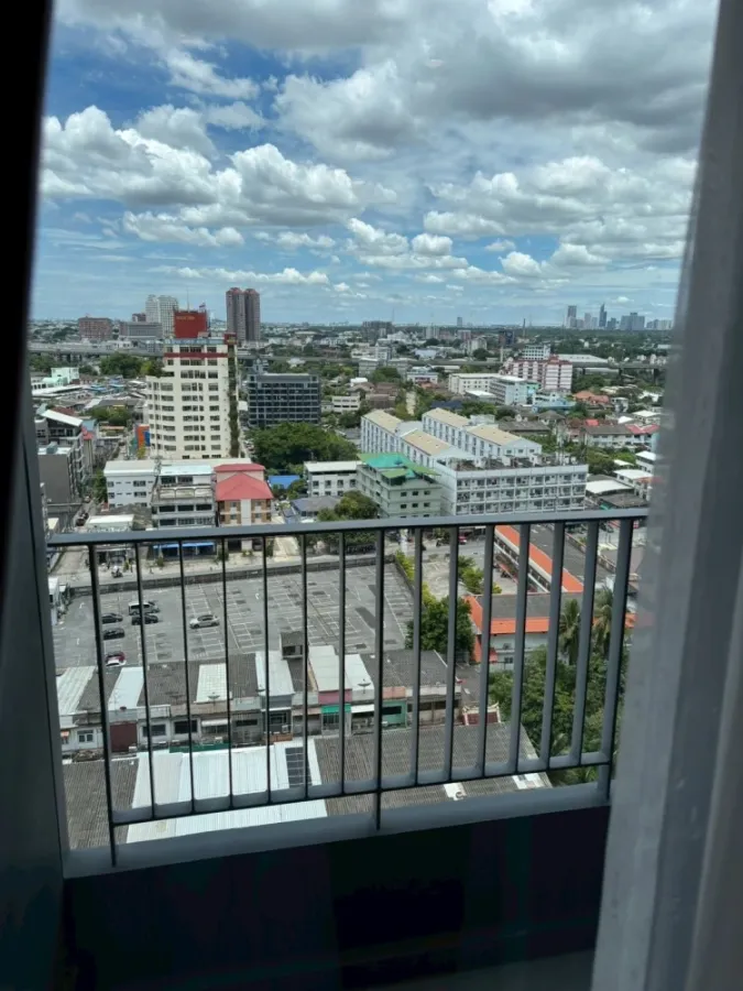 For sale: Ideo Mobi Sukhumvit 66, with a clear, open city view. The room has a spacious usable area. Hurry and reserve now!