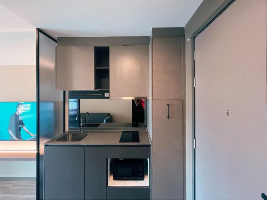 For rent, IDEO Chula-Samyan, 8th floor, well furnished room. Big screen TV. Reserve now.