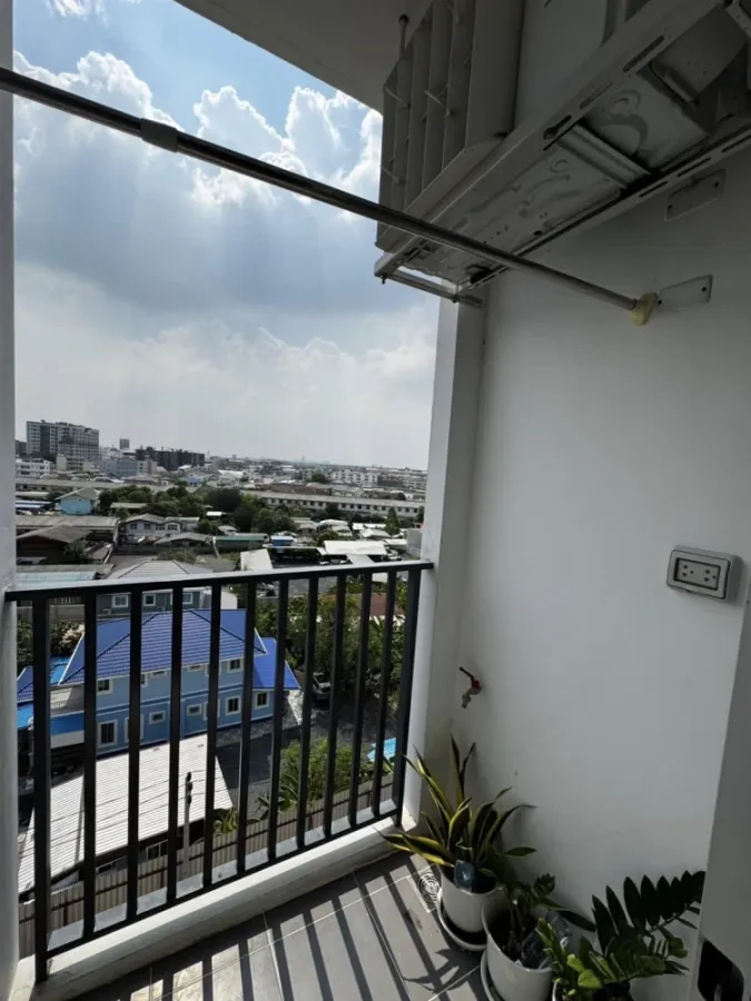 For rent: Sena Kit BTS Saphan Mai, Building A, 8th floor, corner unit. Beautiful room, ready to move in!