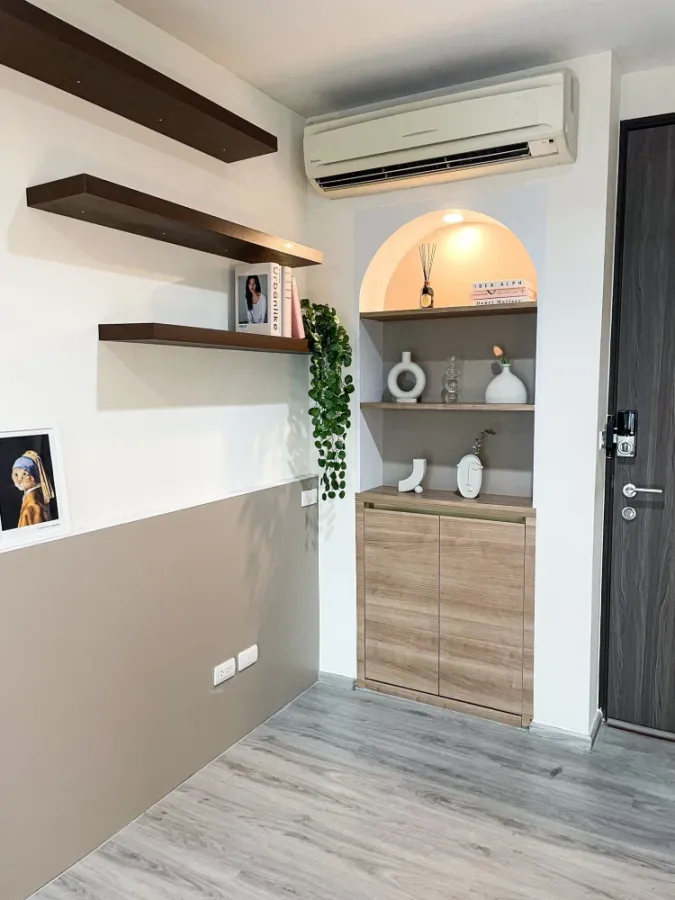 For sale: Rhythm Phahonyothin-Ari, high floor, beautiful condition, decorated in a modern style, with built-ins in every area, very worth booking.