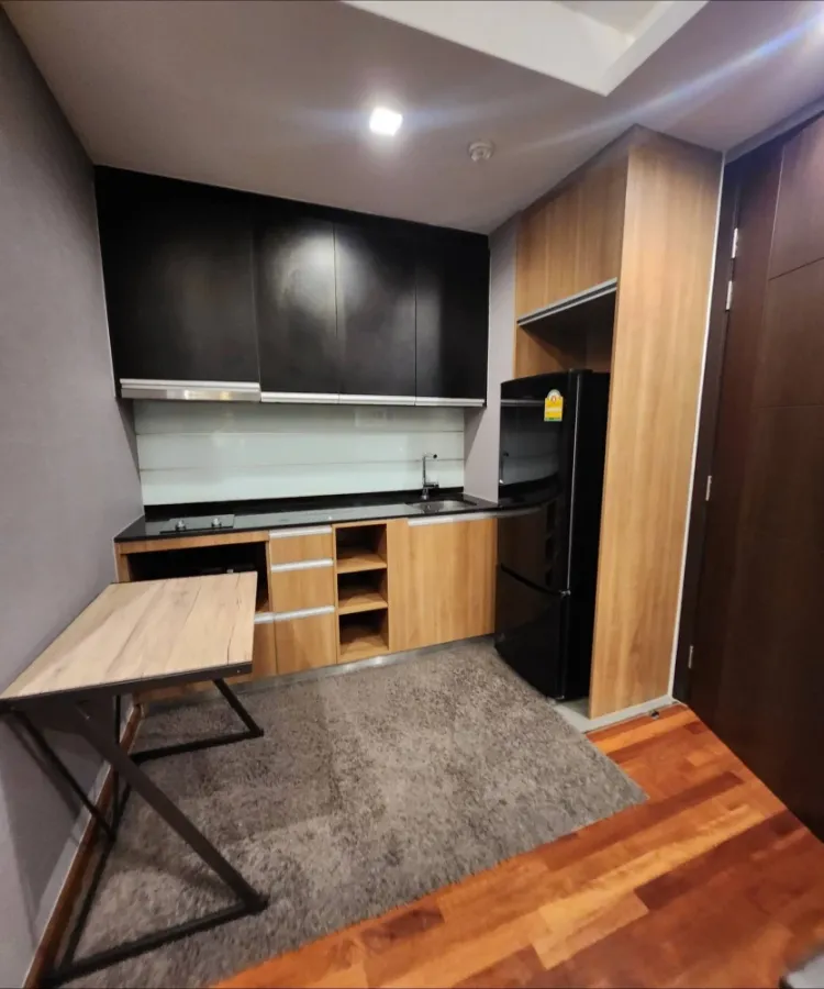 For rent: Wish Signature Midtown Siam, high floor unit, fully furnished. Book now!