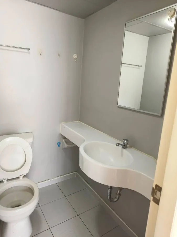 For rent: Lumpini Chonburi condo, ready to move in, separate room, comes with an outside balcony. Don't miss out, book now!