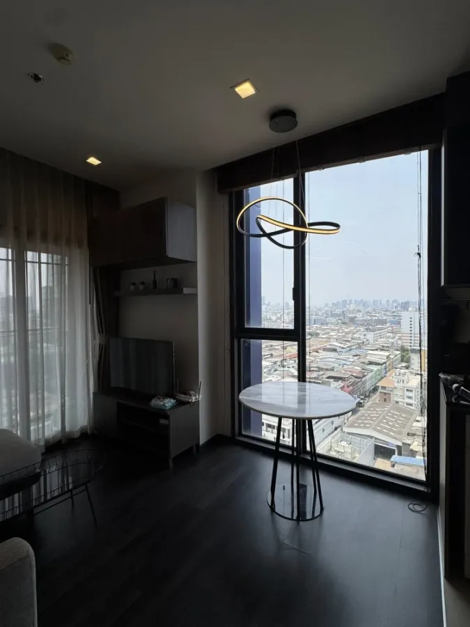 For rent: The Line Asok-Ratchada, corner unit, private, 16th floor with high-floor view. Convenient and fully equipped. Don't wait!